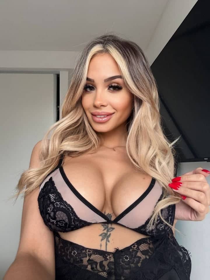 hey, i’m gabriella 💋italian heart, la sunshine, and a smile that gets me in trouble 😉i’m tiny, blonde, a little chaotic in a cute way, and always in the mood to tease.i love dancing around my room, taking pretty pics, and talking to someone who actually knows how to flirt back 😏i can be sweet, playful, or a little spicy… depends on how you talk to me 😘slide in and say hi — i’m here, looking cute and ready to have fun 💗 | @View Profile