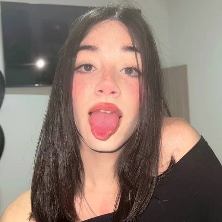 Mia 🏳️‍⚧️ 18yo ˚.🎀༘⋆ | @miakitty.ts